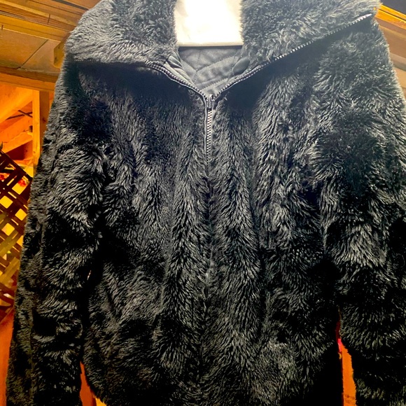 Ladies like new black faux fur with pockets inside and out - Picture 15 of 15